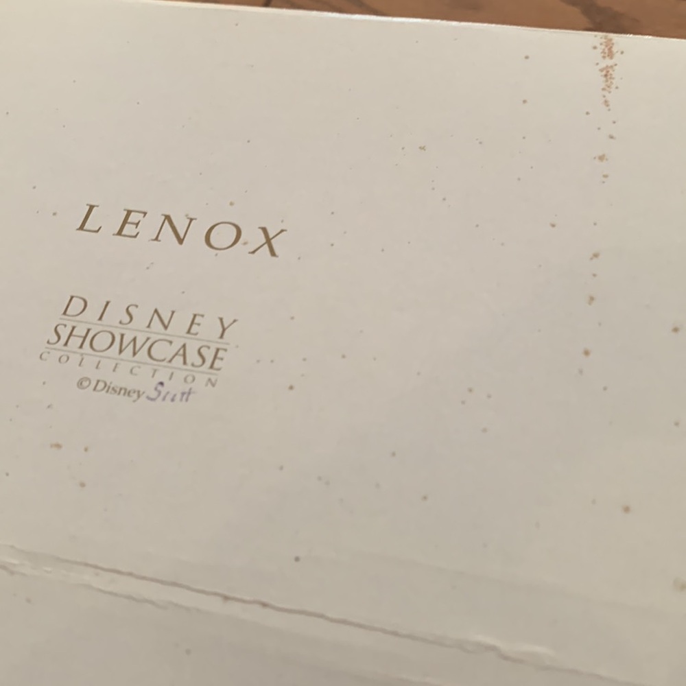 Lenox Disney Showcase crystal Tigger with 24k gold butterfly - Picture 11 of 14